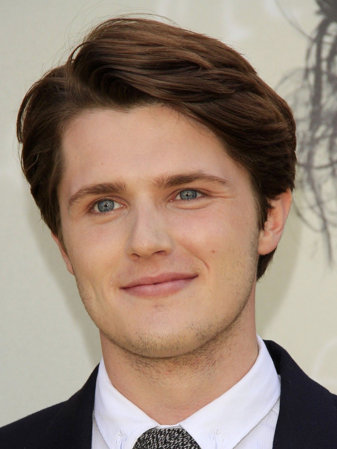 How tall is Eugene Simon?